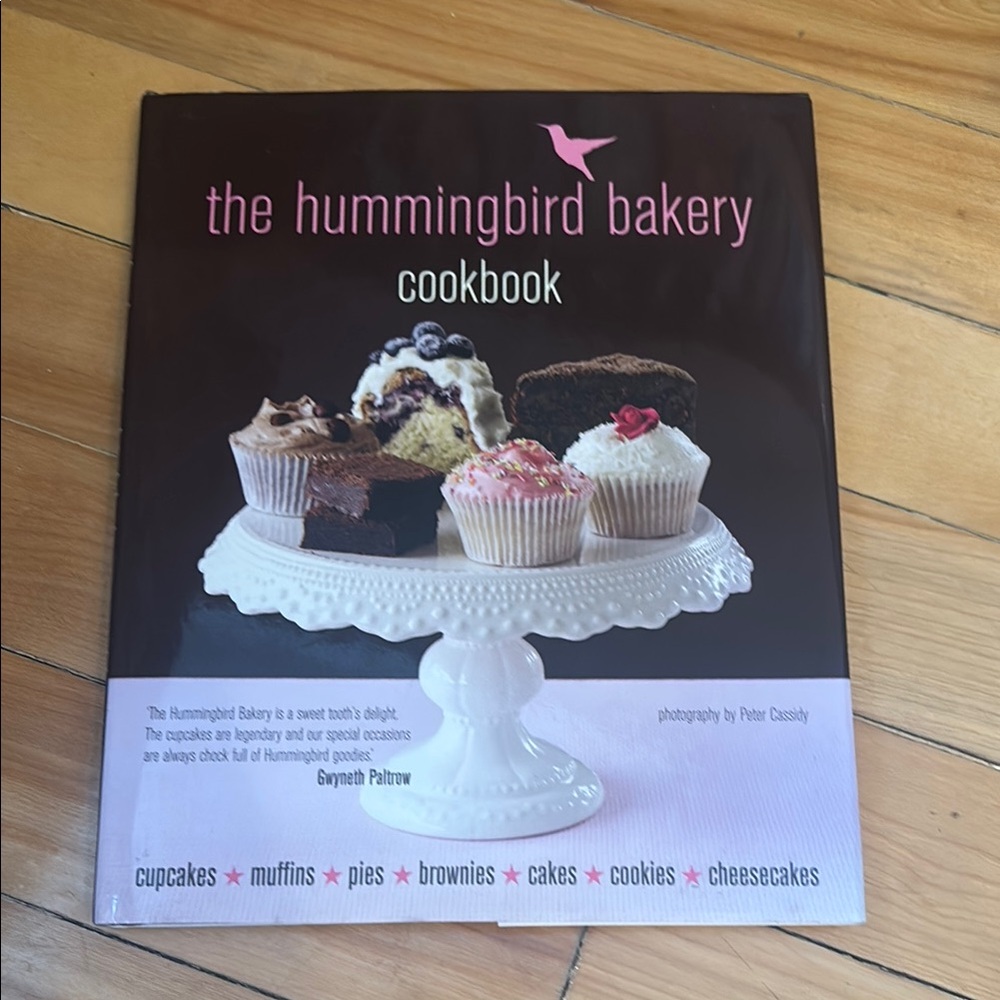 Black and White Cookbook for Kitchen Enthusiasts